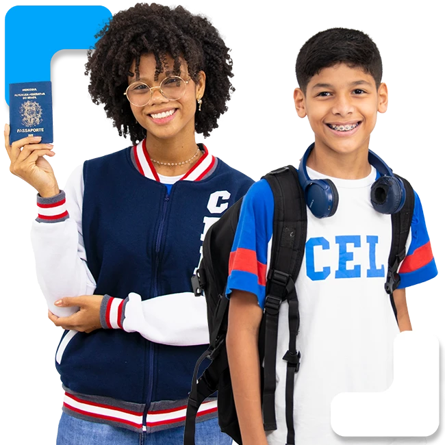 Dupla de alunos, uma aluna segurando um diploma para dupla certificação e o menino de uniforme do colégio no coração da zona sul, na rua maria angélica.